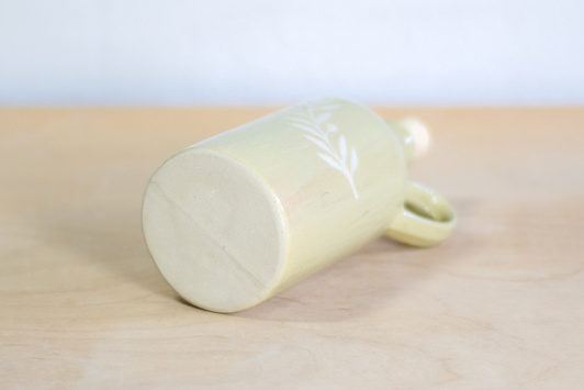 Butelka na oliwę. Szałwiowa z gałązką oliwną. Z uszkiem.