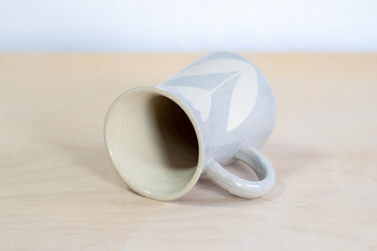 Kubek na kawę. Czarno-Szary w kwiaty